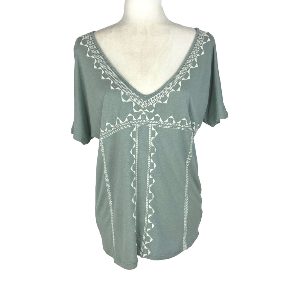 Old Navy green embroidered t-shirt